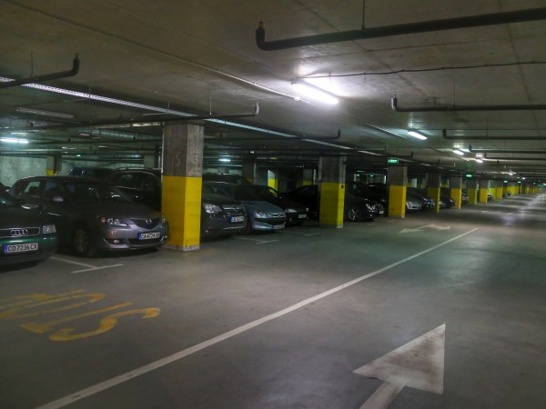 Буферните паркинги към станциите на софийското метро и днес ще