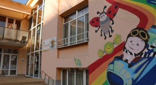 Всички училища и детски градини в София ще бъдат оборудвани