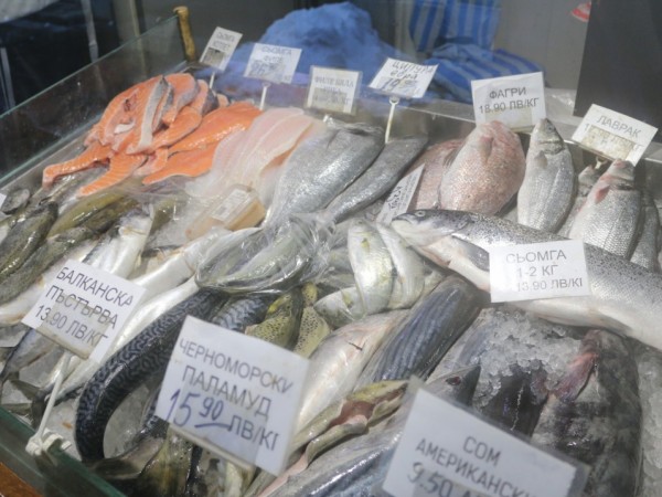 Традиционно шаранът си остава най-купуваната риба. Пъстървата е втора по