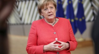 Германската канцлерка Ангела Меркел предприе инициатива за да помогне за