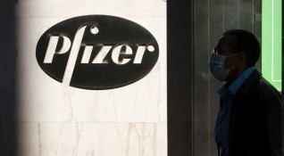 Pfizer ще произведе само половината от планираните дози ваксини поради
