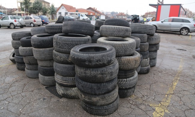 Над 1100 автомобилни гуми които са излезли от употреба са