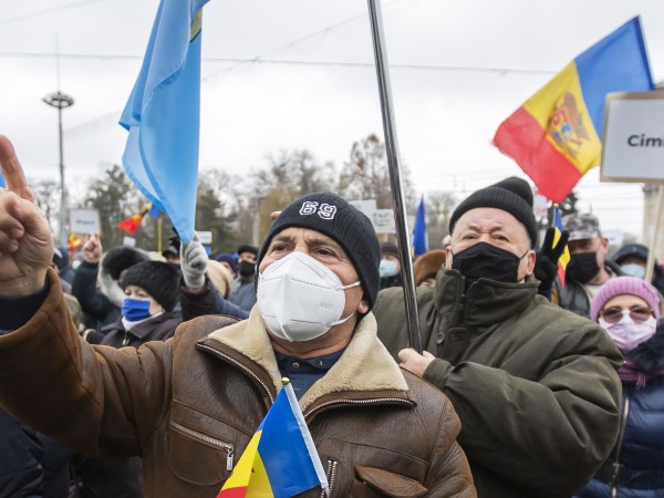 Хиляди хора се събраха на демонстрация в Кишинев с искане