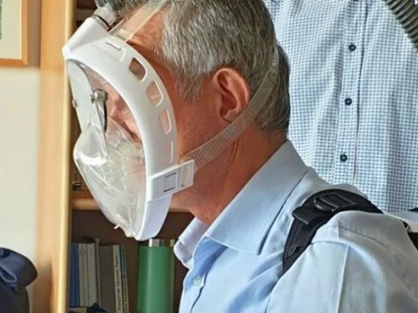 Високотехнологично устройство - лична защитна маска, комбинирана с антимикробна и