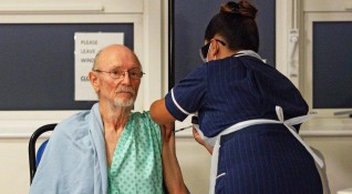Вторият британец който днес беше ваксиниран срещу коронавируса е 81 годишният