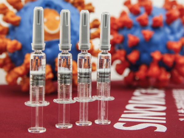 Глобалната надпревара за производство на ваксина срещу COVID-19 продължава, а