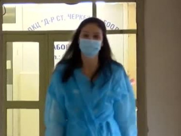 Акушерка влезе в COVID отделение за 12 дни. 45-годишната Милена