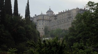 Шест манастира в Света гора продължават да са под карантина