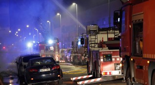 Пожар е избухнал в изоставена индустриална сграда в Бадалона предградие