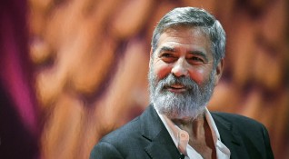 Джордж Клуни е бил приет в болница с панкреатит след