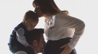Телевизионната водеща Петя Дикова стана майка за втори път Днес