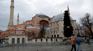Българското посолство в Анкара информира че пълната забрана за излизане
