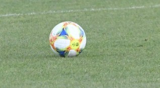 Съставът на Локомотив Пловдив победи с 2 0 Славия в мач