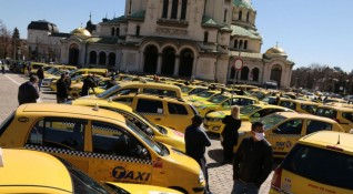 Таксиметровите превозвачи излизат на общонационален протест Те настояват за актуализация