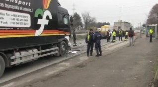 Катастрофа блокира за часове пътя към граничния пункт Дунав мост