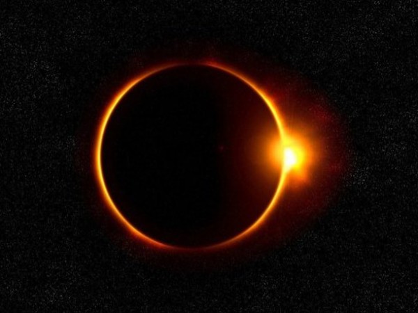 Снощи стотици хиляди южноамериканци наблюдаваха последното пълно слънчево затъмнение за