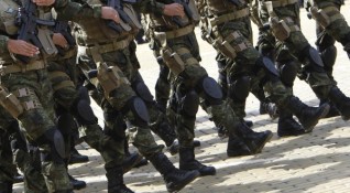 Всеки български граждани до 40 годишна възраст може да стане войник