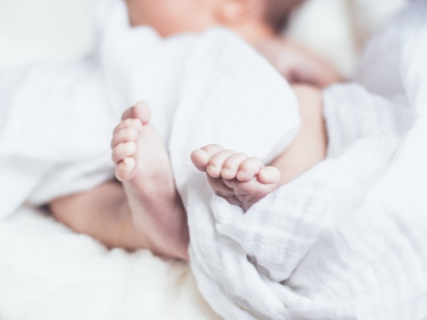 Две бебета с COVID-19 са настанени в болницата в Шумен.