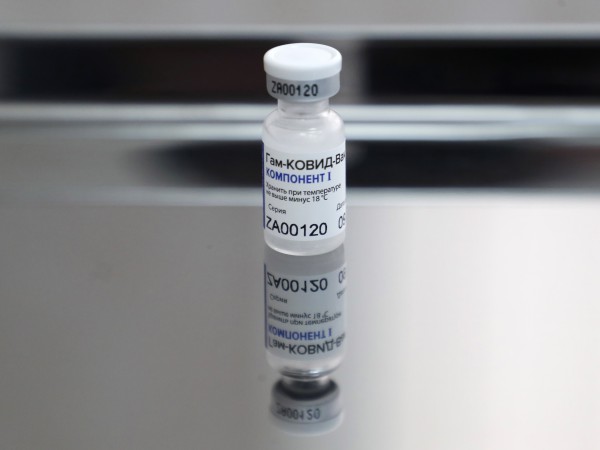 Отношението на Запада към Русия и ваксината й срещу коронавируса