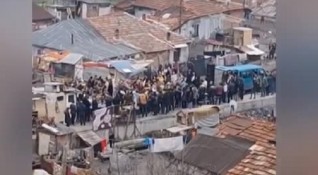 Клип с празнуващи хора от хасковския квартал Република възмути стотици