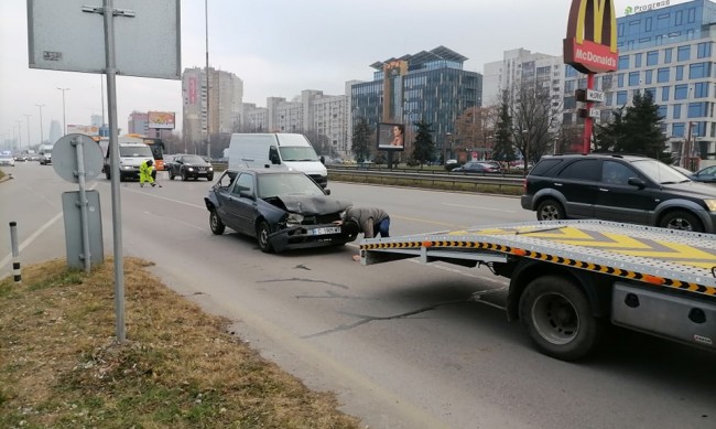 Четири коли се удариха на "Цариградско шосе" 