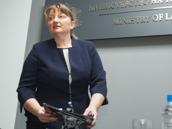 Министърът на труда и социалната политика Деница Сачева издаде нова