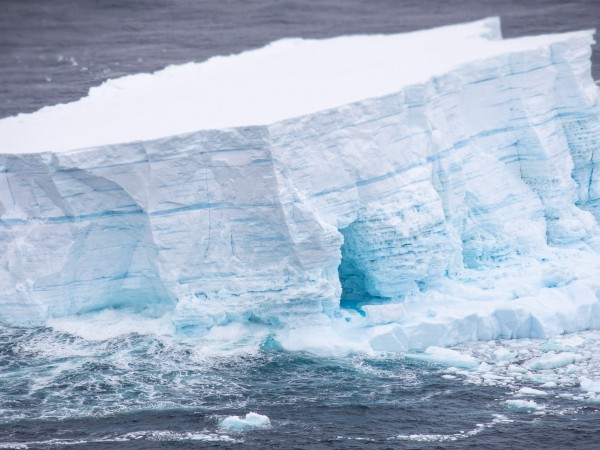 Един от най-големите айсберги от последно време се откъсна от