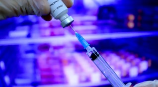 Европейският съюз започва от днес официално ваксинацията на населението си