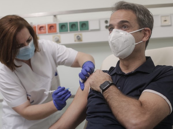 Гърция получи втора доставка с ваксини от Европейския съюз. Медицинските