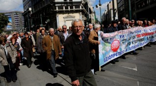Безплатни лекарства получават пенсионерите в Гърция с ниски пенсии до