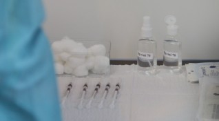 Областната болница в Смолян получи десет ваксини срещу COVID 19 съобщиха