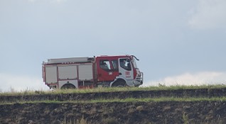 Служителите на противопожарните служби в България са реагирали на около