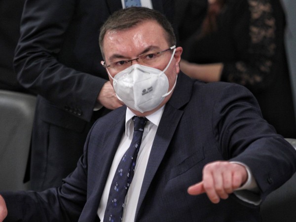 Здравният министър Костадин Ангелов заяви, че няма да престанат опитите