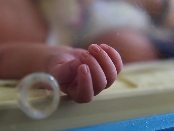 Първото бебе във Варна проплака точно минута след настъпването на