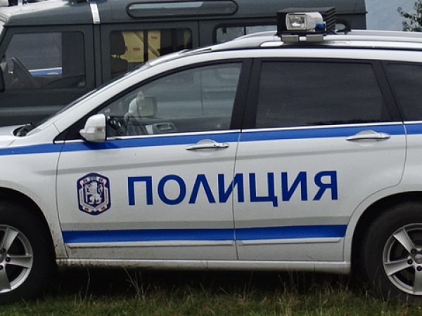 Двама мъже и една жена са задържани в Бургас за