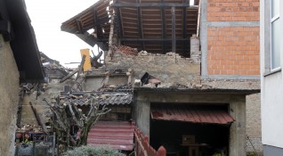Над 2000 сгради бяха повредени при труса в района на