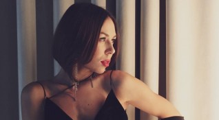За празниците певицата Маги Джанаварова реши да изненада феновете си