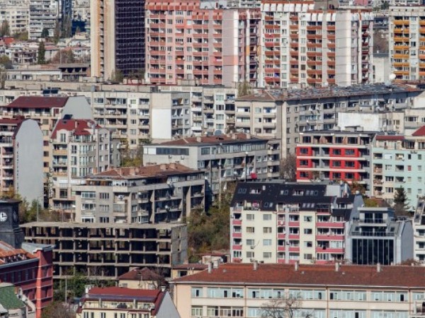 Малко над 41 процента от българите живеят в пренаселени жилища,