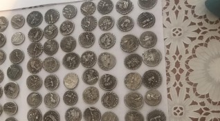 Полицията иззе медни и бронзови антични монети от частен дом