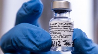 Четири мобилни екипа за поставяне на ваксини на настанените в