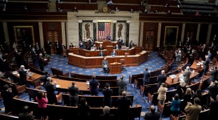 Американският Конгрес възобнови сесията си след нападението над сградата му