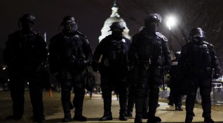 Американски полицай е починал при нахлуването в Капитолия в сряда