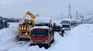 Най малко осем души загинаха в резултат на снеговалежите в района