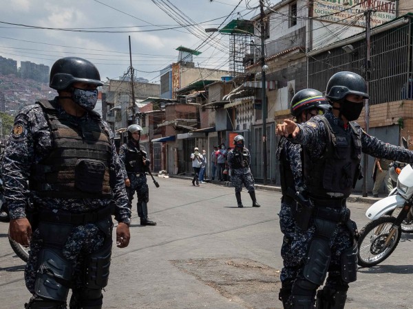 Най-малко 23 души са убити при сблъсъци между венецуелската полиция