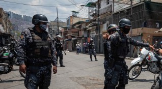 Най малко 23 души са убити при сблъсъци между венецуелската полиция