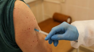 Русия ще проведе клинични изпитания с еднодозова ваксина Спутник лайт