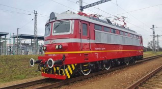 Снимка БДЖИзцяло обновеният електрически локомотив 44 205 вече обслужва бързи