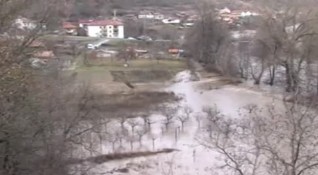 Река Струма преля и наводни къщи край Благоевград Места също