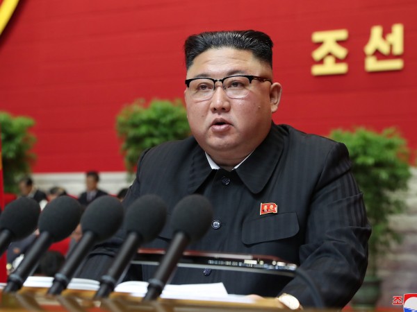 Севернокорейският лидер Ким Чен Ун се ангажира да увеличи ядрения