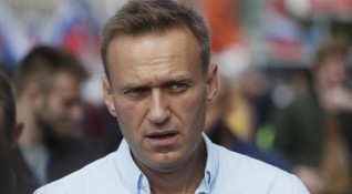 Критикът на Кремъл Алексей Навални обяви днес че ще отпътува
